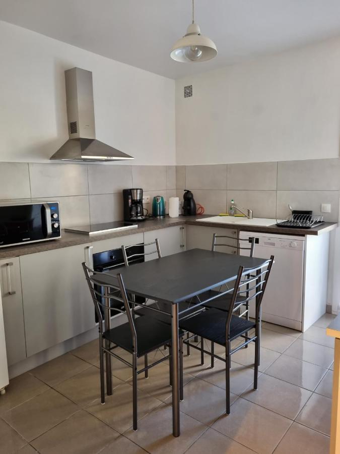 location vacances T4 bas de villa Toulon Extérieur photo