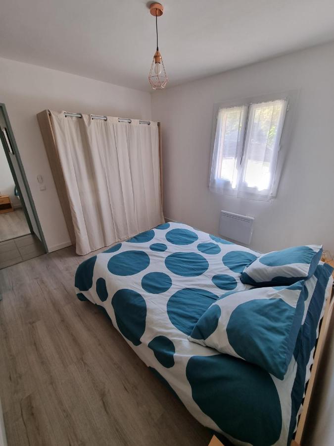 location vacances T4 bas de villa Toulon Extérieur photo