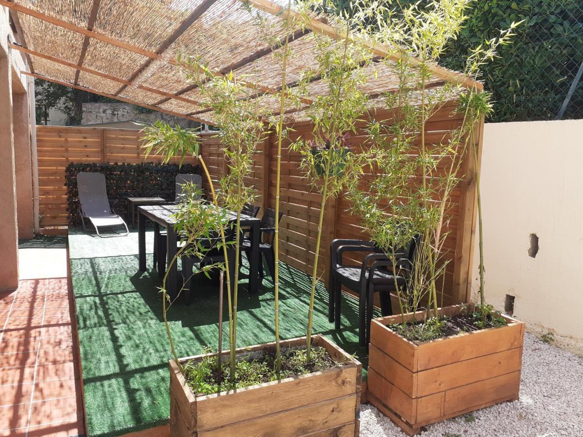 location vacances T4 bas de villa Toulon Extérieur photo